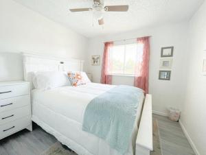 Ένα ή περισσότερα κρεβάτια σε δωμάτιο στο Trendy Ivy 2-bedroom