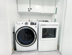 Φωτογραφία από το άλμπουμ του Trendy Ivy 2-bedroom σε Coalinga
