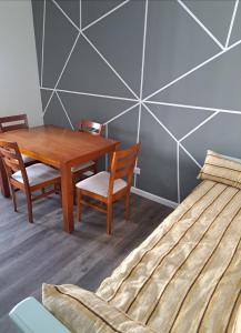 Et opholdsområde på Monoambiente dividido reciclado céntrico