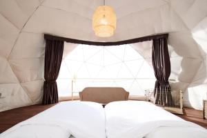 a bedroom with a bed in a tent at EIGHT VILLAGE - Vacation STAY 40437v in Katakai
