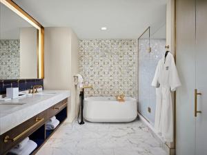 Ένα μπάνιο στο Hard Rock Hotel & Casino Ottawa +34 φωτογραφίες