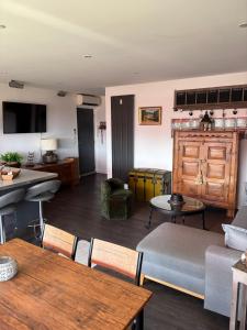 a living room with a couch and a table at Superbe appartement avec piscine et parking in Fréjus