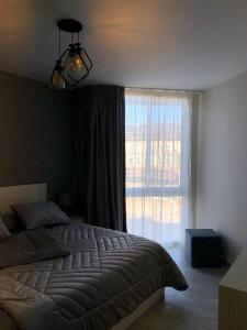 a bedroom with a bed and a large window at شاليه للايجار في المونت جلاله العين السخنه 3 غرف مكيف بالكامل in Ain Sokhna