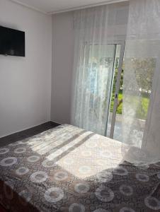 Cama ou camas em um quarto em Almina plage mais 5 fotos