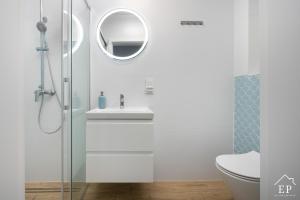 a bathroom with a sink and a shower at Apartament BEATA 102 Dziwnówek 200m od plaży EPapartamenty in Dziwnówek