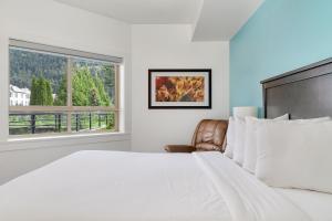 Gallery image of 2BR Condo Urban Retreat in Harrison Hot Springs