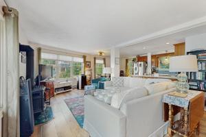 Μια τηλεόραση ή/και κέντρο ψυχαγωγίας στο Willow Bluff