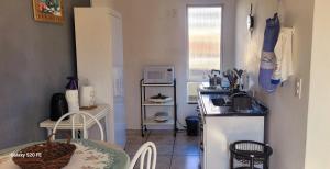 a small kitchen with a table and a stove at Casa Ensolarada in Itapema