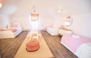 a bedroom with two beds and a table and a mirror at Villa Jasmin & Bungalow Pool House 4 étoiles - 18 voyageurs in Le Tampon +22 photos