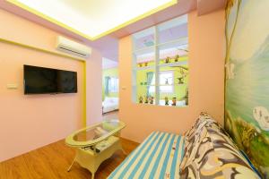 TV in/ali zabaviščno središče v nastanitvi Love in Hengchun B&B