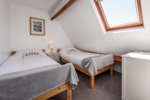 En eller flere senge i et værelse på Tonnau