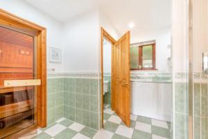 Bilik mandi di Cascade +43 gambar