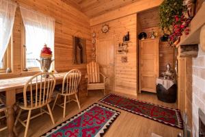 a dining room with a table and chairs in a cabin at Ysgubor Bach in Aberdaron