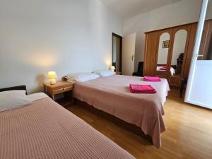 Ένα ή περισσότερα κρεβάτια σε δωμάτιο στο Apartment Savar 8079a