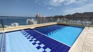 a swimming pool on the roof of a building at Vita905 RODADERO in Santa Marta