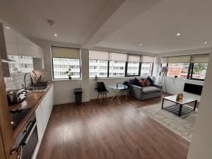 Η κουζίνα ή μικρή κουζίνα στο Carlton Square Luxury Apartments
