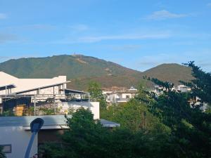 Pemandangan gunung umum atau pemandangan gunung yang diambil dari penginapan & sarapan