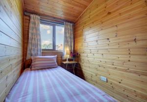 Ένα ή περισσότερα κρεβάτια σε δωμάτιο στο The Lodge +16 φωτογραφίες