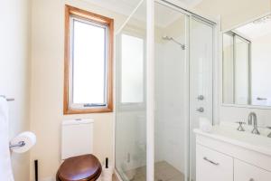 Ένα μπάνιο στο Lake House - Pet Friendly - Waterfront +21 φωτογραφίες