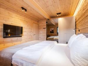 Postel nebo postele na pokoji v ubytování Bergwaldchalet Wellness 8