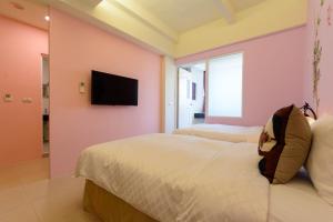 TV in/ali zabaviščno središče v nastanitvi Love in Hengchun B&B