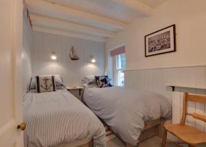 En eller flere senge i et værelse på Fenay Cottage