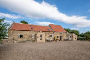 an old stone barn with an orange roof at Apple Barn in Fylingdales