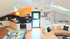 Kuchyň nebo kuchyňský kout v ubytování Discovery Apartment