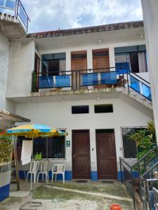 an apartment building with a balcony and an umbrella at Hospedaje in Aguaytía