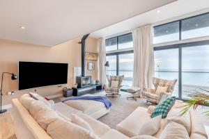 Μια τηλεόραση ή/και κέντρο ψυχαγωγίας στο The Penthouse - Hythe