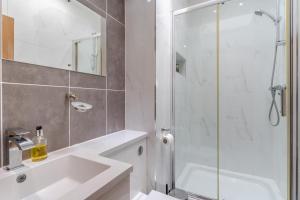 Ένα μπάνιο στο King Offas Lodge +18 φωτογραφίες