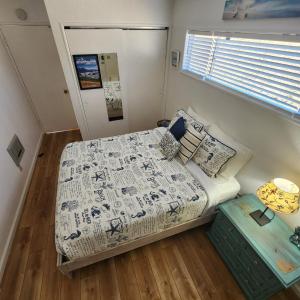 Ένα ή περισσότερα κρεβάτια σε δωμάτιο στο Cambria Mountain View Retreat