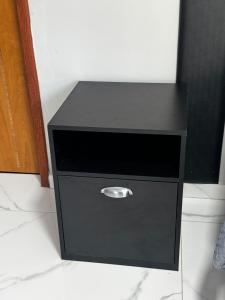 a black box with a silver drawer on the floor at Pousada Praia Grande de Palmas in Praia de Palmas