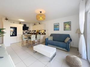 Χώρος καθιστικού στο T2 Evasion Azur, 4p, sea view, terrace, parking