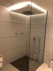 Ένα μπάνιο στο Agandau House +37 φωτογραφίες