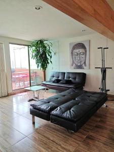 Posezení v ubytování Lujoso y Amplio Loft con Alberca Climatizada, Dos Jacuzzis, Lujo y Amenidades, Terraza con Asador, Cuernavaca Somos los Únicos en Ofrecerte para tu Uso Personal y Exclusivo Dos Jacuzzis Premium con Agua Caliente y Sistema de Hidromasaje, Tipo Spa!