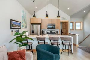 Kuchyň nebo kuchyňský kout v ubytování Whetstone Lookout