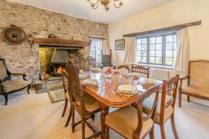 Ruang duduk di Boundstone Farmhouse