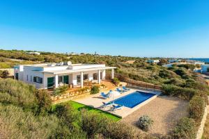 Bazén v ubytování Villa India II by Villa Plus nebo v jeho okolí