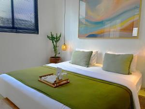 Ένα ή περισσότερα κρεβάτια σε δωμάτιο στο Casa Guru Villa Canggu