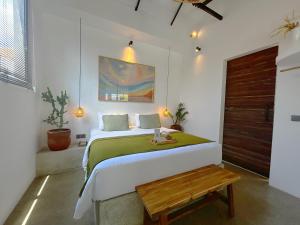 Ένα ή περισσότερα κρεβάτια σε δωμάτιο στο Casa Guru Villa Canggu +12 φωτογραφίες