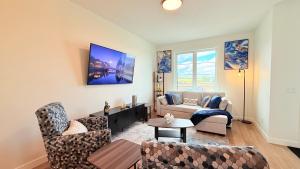 a living room with two chairs and a couch at La Maison de Koko in Calgary