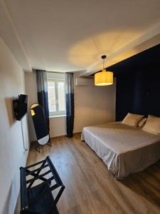 Ένα ή περισσότερα κρεβάτια σε δωμάτιο στο Les Oreillers Multicolores