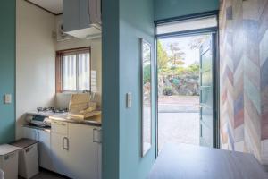 a kitchen with a door leading to a yard at Villent Ito Kawana - Vacation STAY 91110v in Ito