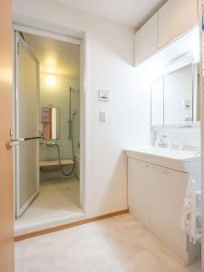 a bathroom with a shower and a sink at FAMILIA OMORIKAIGAN - Vacation STAY 18448 in Tokyo +62 photos