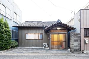 a small house with a door in a street at minpaku Blanco Honjin - Vacation STAY 18357 in Nagoya