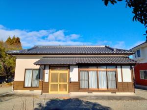 Το κτήριο όπου στεγάζεται  η παραθεριστική κατοικία