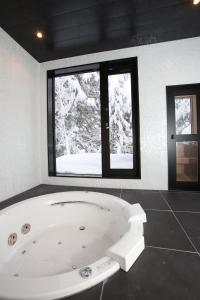 Koupelna v ubytování Alpine Tenshi Villas - Vacation STAY 47247v