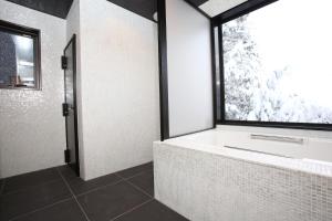 Koupelna v ubytování Alpine Tenshi Villas - Vacation STAY 47247v + 11 fotografií