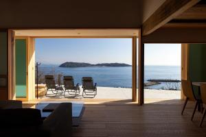 南あわじ市にあるworkhobby Awaji Island - Vacation STAY 60388vの海の見えるリビングルーム